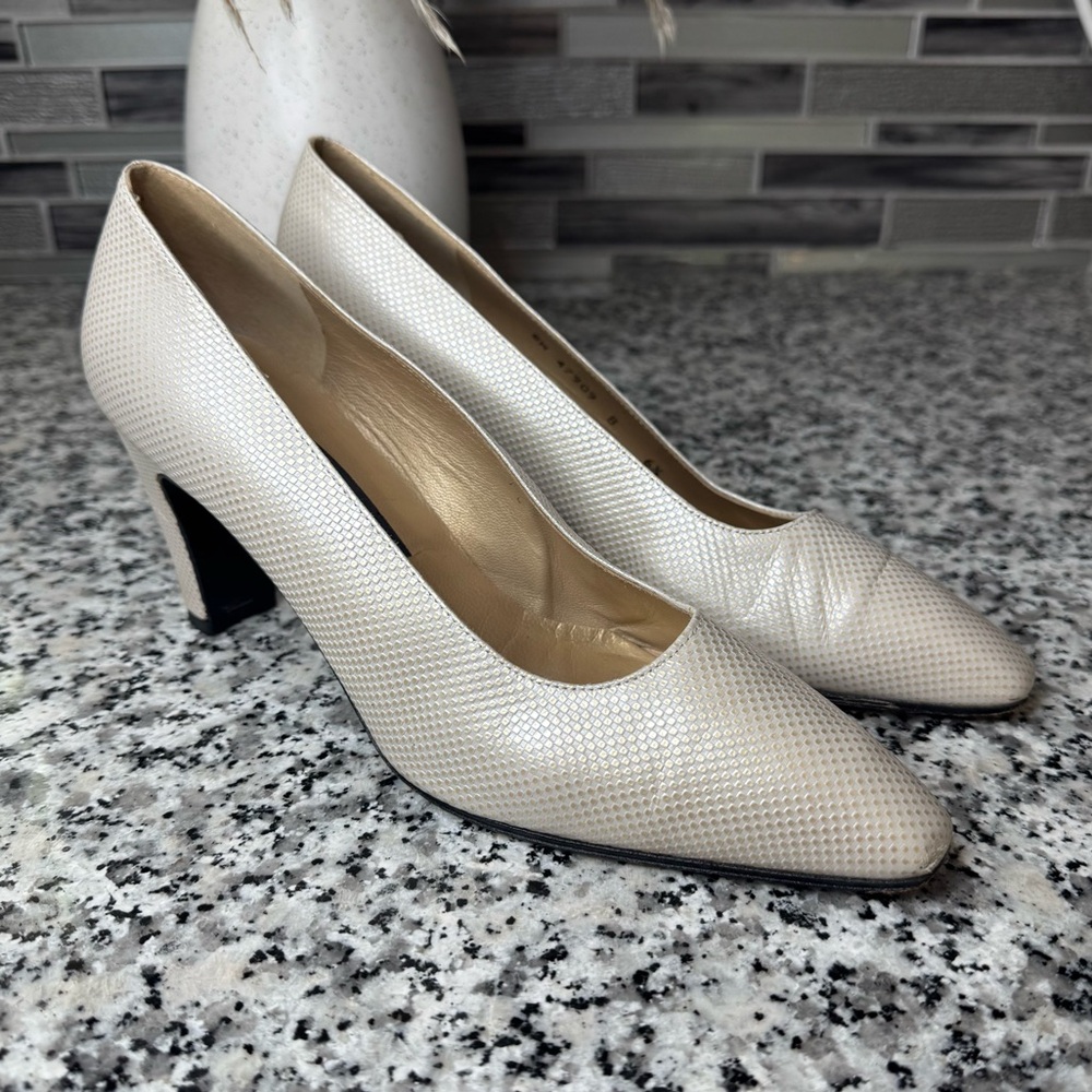 Stuart Weitzman | Women's Ivory Gold Textured Leather Pumps Size 6.5
